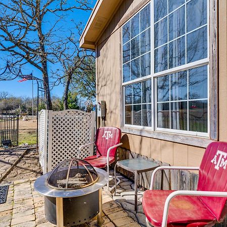 College Station Getaway With Hot Tub And Courtyard! Villa Eksteriør bilde