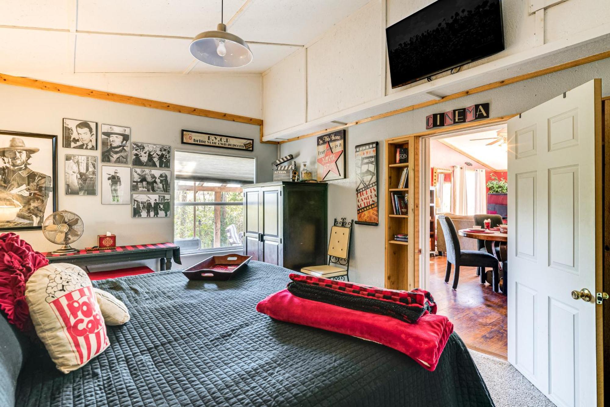 College Station Getaway With Hot Tub And Courtyard! Villa Eksteriør bilde