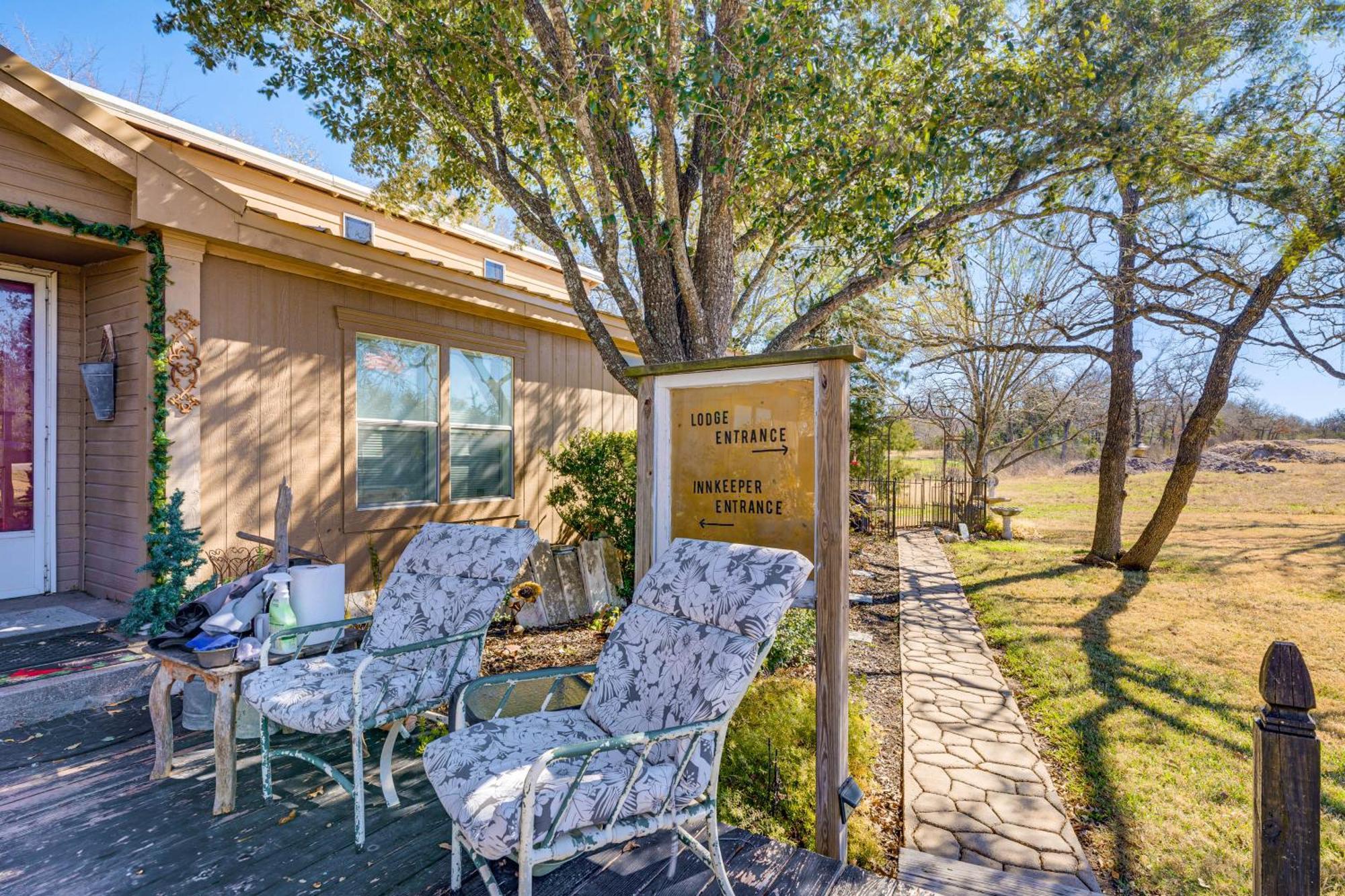 College Station Getaway With Hot Tub And Courtyard! Villa Eksteriør bilde