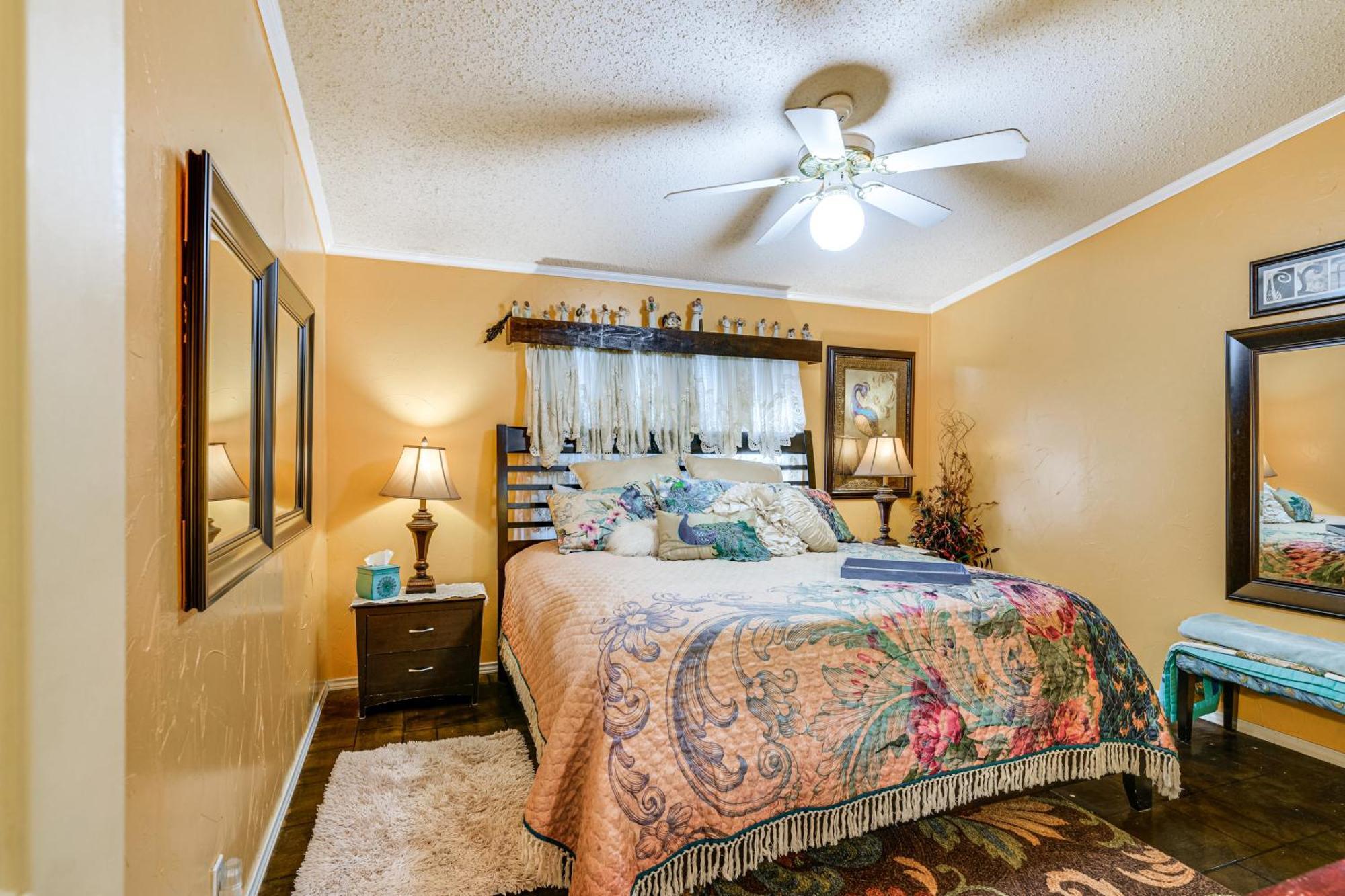College Station Getaway With Hot Tub And Courtyard! Villa Eksteriør bilde