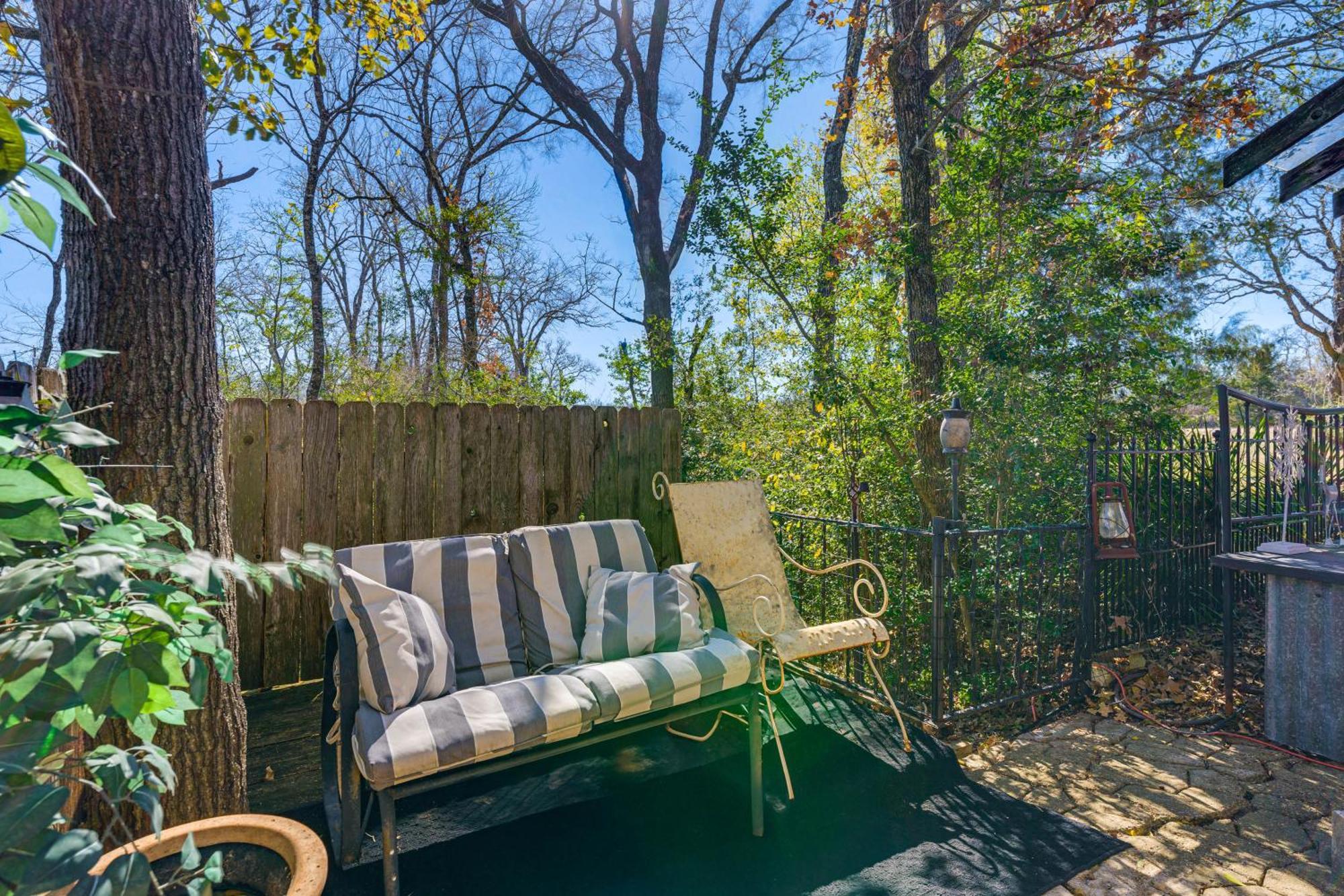 College Station Getaway With Hot Tub And Courtyard! Villa Eksteriør bilde