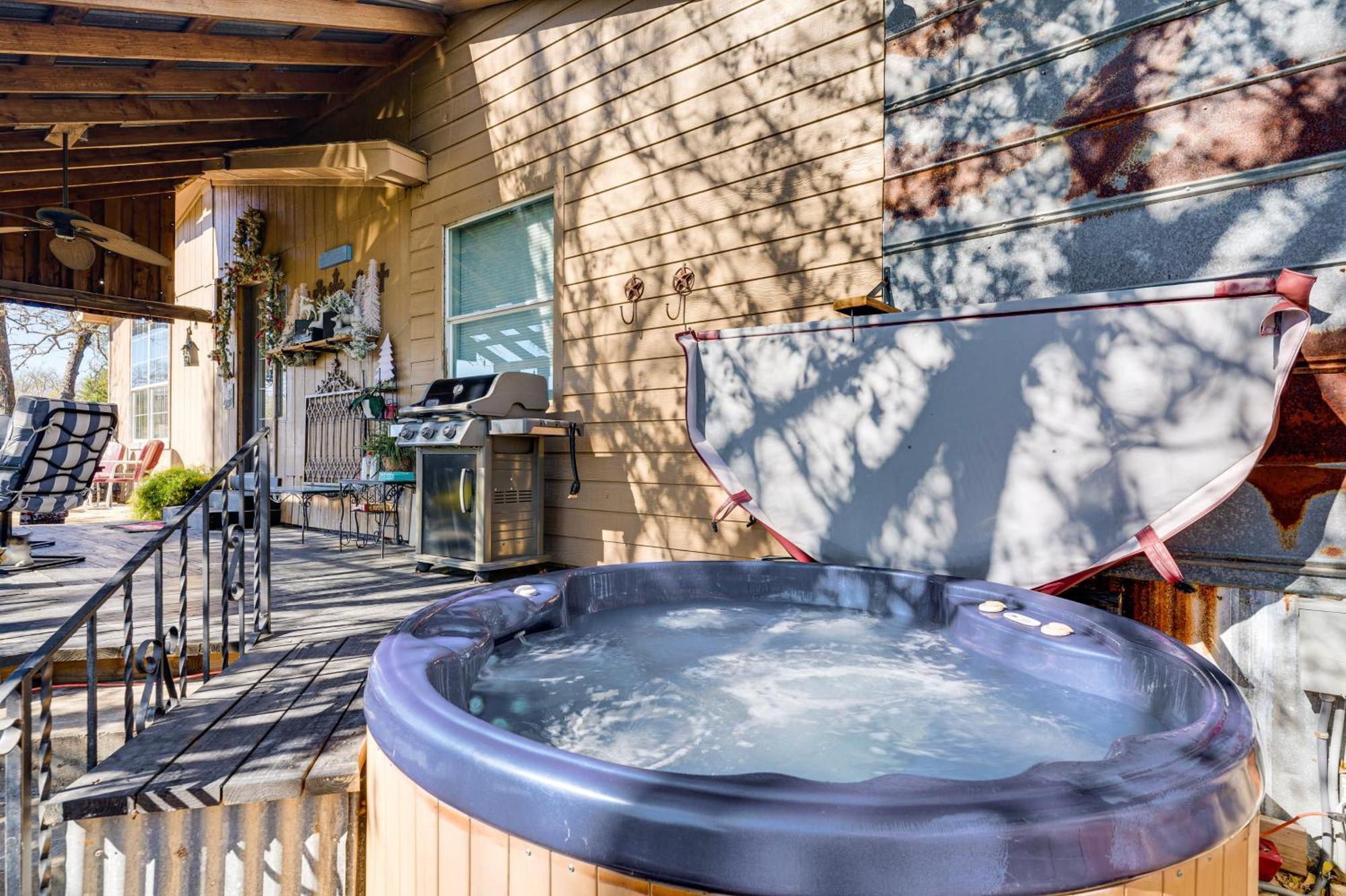 College Station Getaway With Hot Tub And Courtyard! Villa Eksteriør bilde