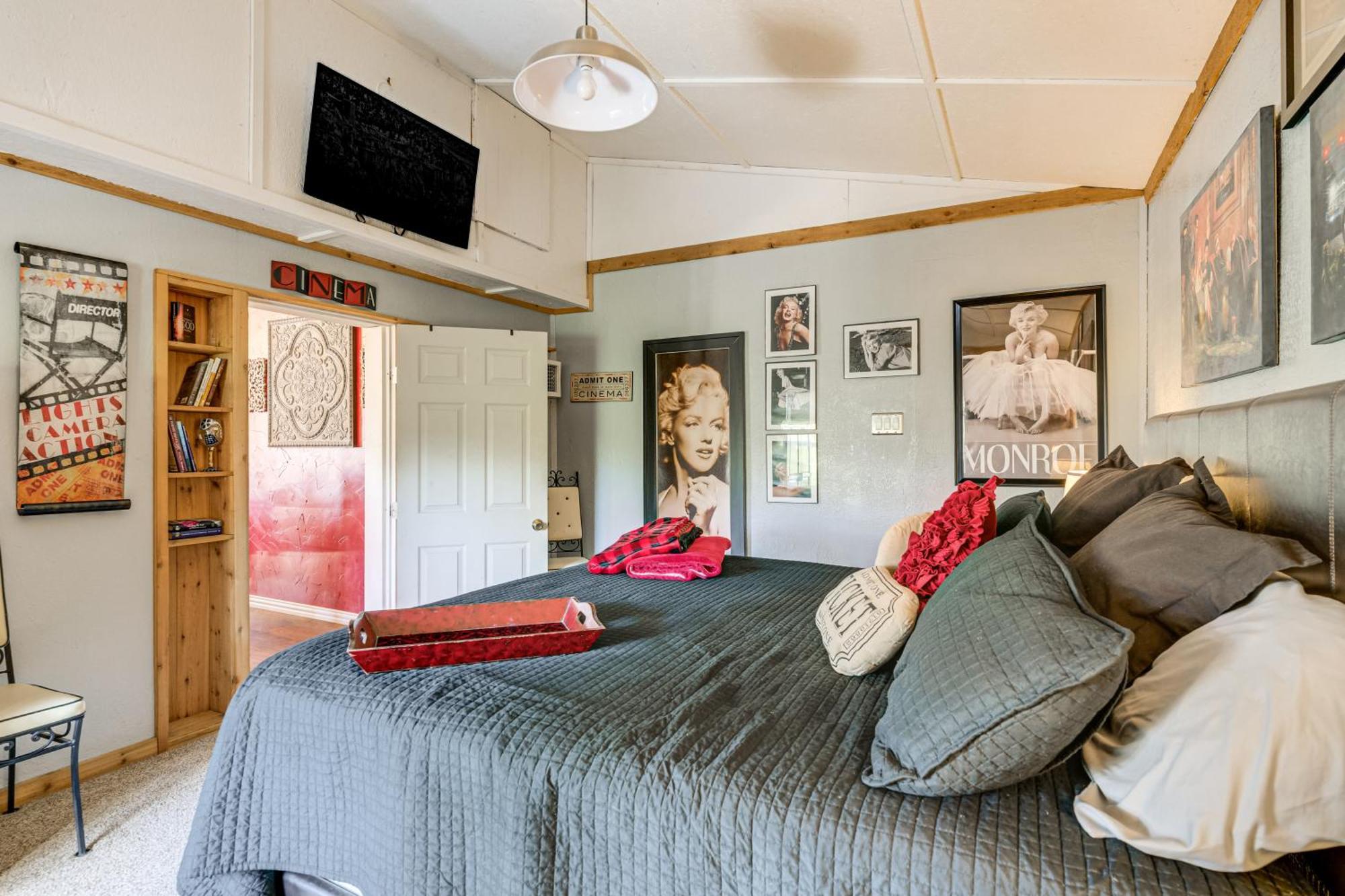 College Station Getaway With Hot Tub And Courtyard! Villa Eksteriør bilde